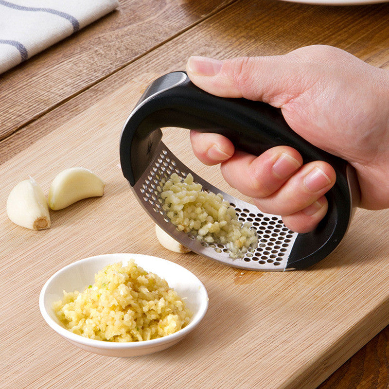 Garlic Press Rocker - Stainless Steel Garlic Press, Versatile Garlic Crusher, Easy to Use and Store Garlic Mincer – Effortless Cleanup and Dish Safe Garlic Grater(random color)